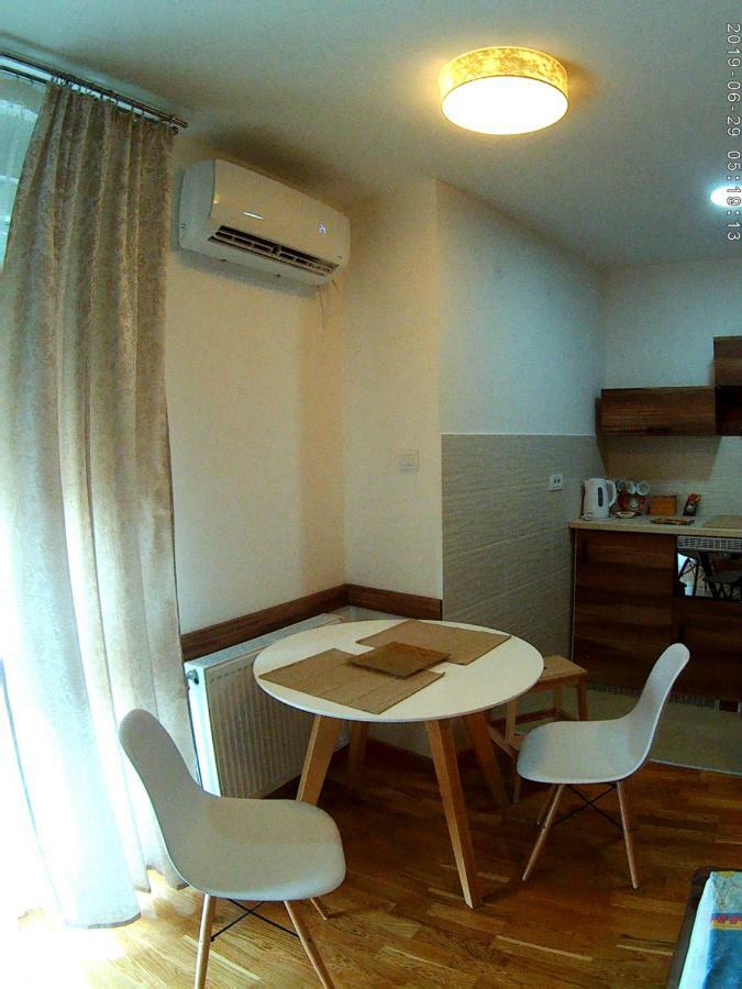 Uki-Modern Apartment With Parking โนวีซาด ภายนอก รูปภาพ