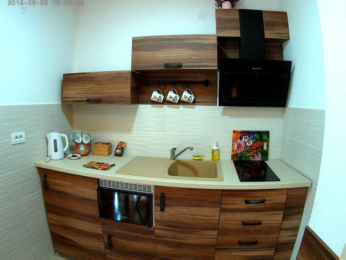 Uki-Modern Apartment With Parking โนวีซาด ภายนอก รูปภาพ
