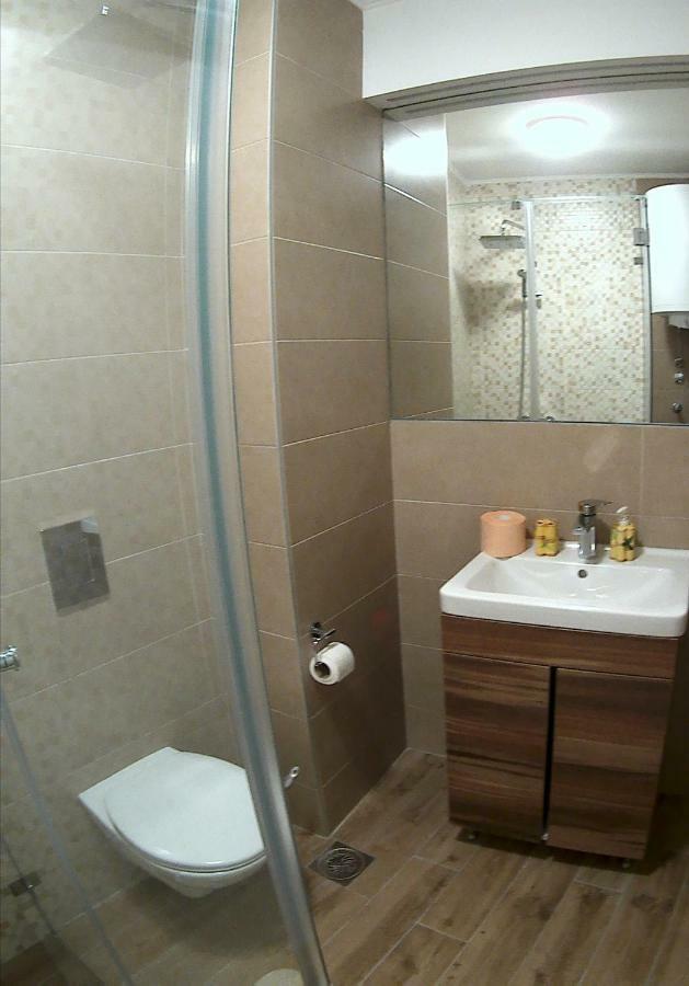 Uki-Modern Apartment With Parking โนวีซาด ภายนอก รูปภาพ